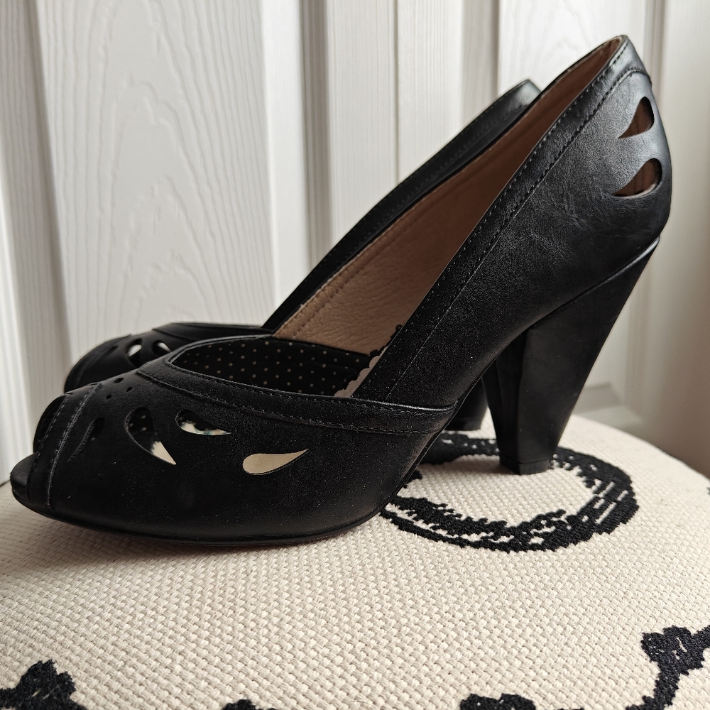 Bettie Page pumps